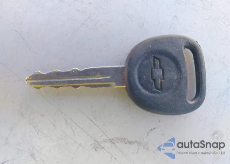 2000 Chevrolet Silverado 1500 z USA, uszkodzony, nr VIN 1GCEC14W9YZ132571